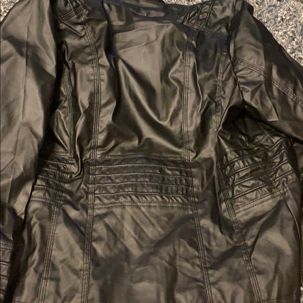 *NWOT* Black Jacket with removable hood - Picture 4 of 4